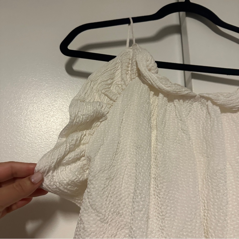 BCBGMAXAZRIA Silky Blouse Open Back Tie Back Ruffle Ivory Size Small - Picture 3 of 5